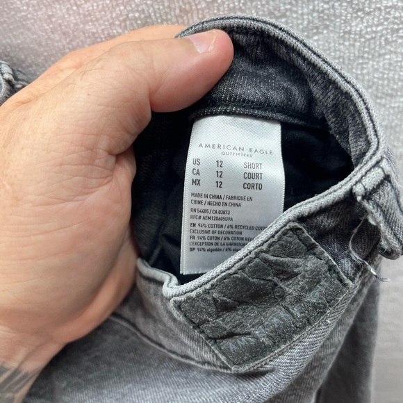 American Eagle Distressed Highest Rise Mom Jeans Womens 12 Short Black 2312 - Picture 4 of 11